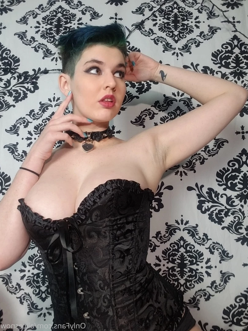 Alice ~ Big Tittied Goth Girlfriend [ alicesnow ] Onlyfans leaked photo 9994346 on Hotleaks.tv