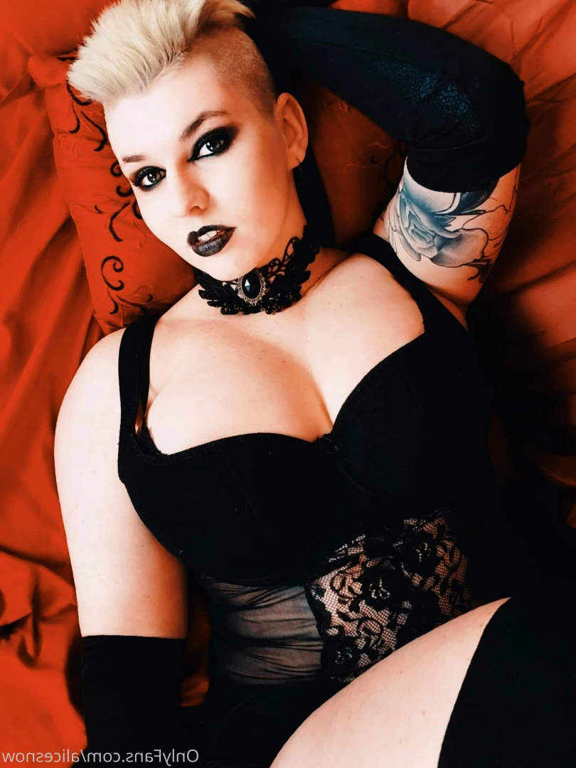 Alice ~ Big Tittied Goth Girlfriend [ alicesnow ] Onlyfans leaked photo 9996588 on Hotleaks.tv