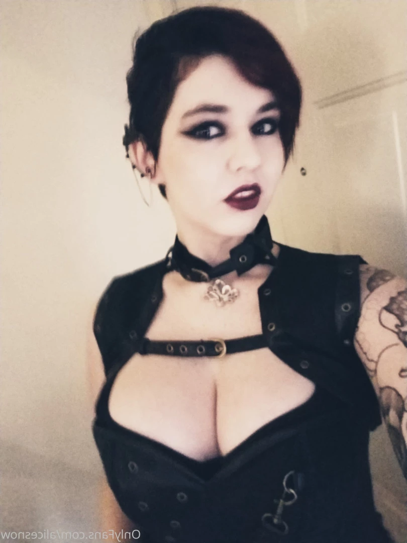 Alice ~ Big Tittied Goth Girlfriend [ alicesnow ] Onlyfans leaked photo 9997925 on Hotleaks.tv