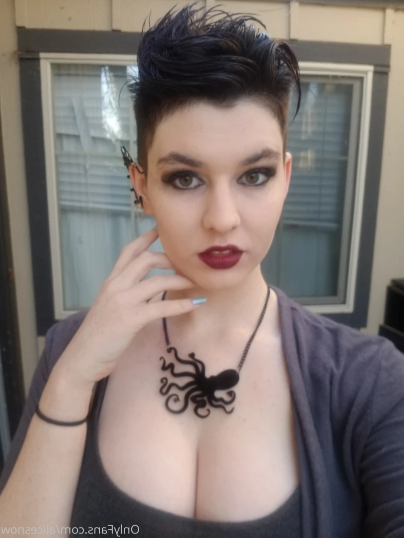 Alice ~ Big Tittied Goth Girlfriend [ alicesnow ] Onlyfans leaked photo 9998712 on Hotleaks.tv