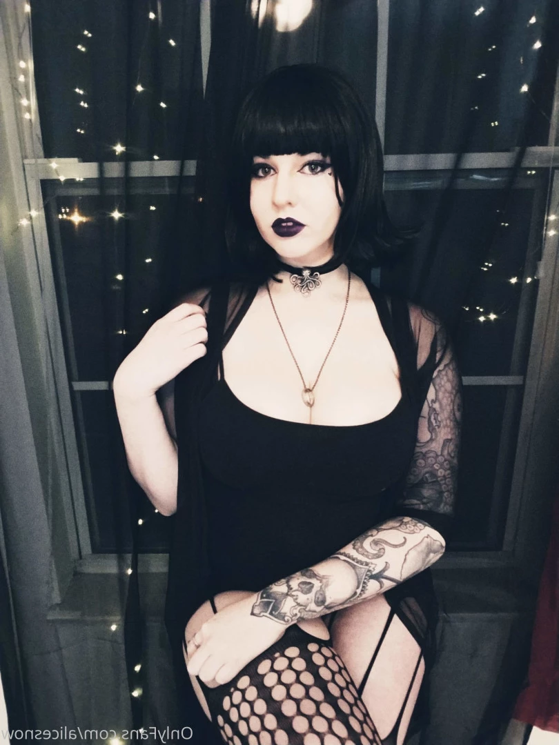 Alice ~ Big Tittied Goth Girlfriend [ alicesnow ] Onlyfans leaked photo 9999412 on Hotleaks.tv