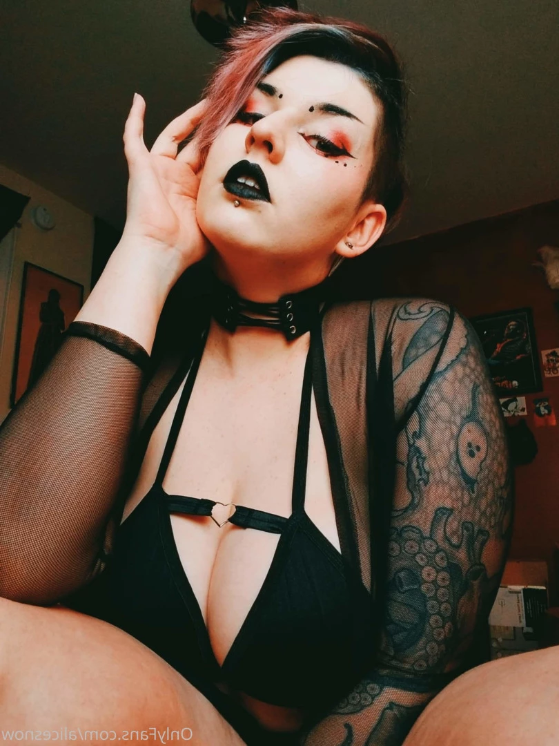 Alice ~ Big Tittied Goth Girlfriend [ alicesnow ] Onlyfans leaked photo 9999770 on Hotleaks.tv