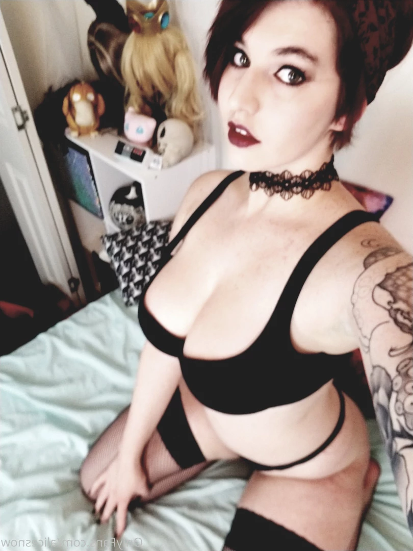 Alice ~ Big Tittied Goth Girlfriend [ alicesnow ] Onlyfans leaked photo 10000954 on Hotleaks.tv