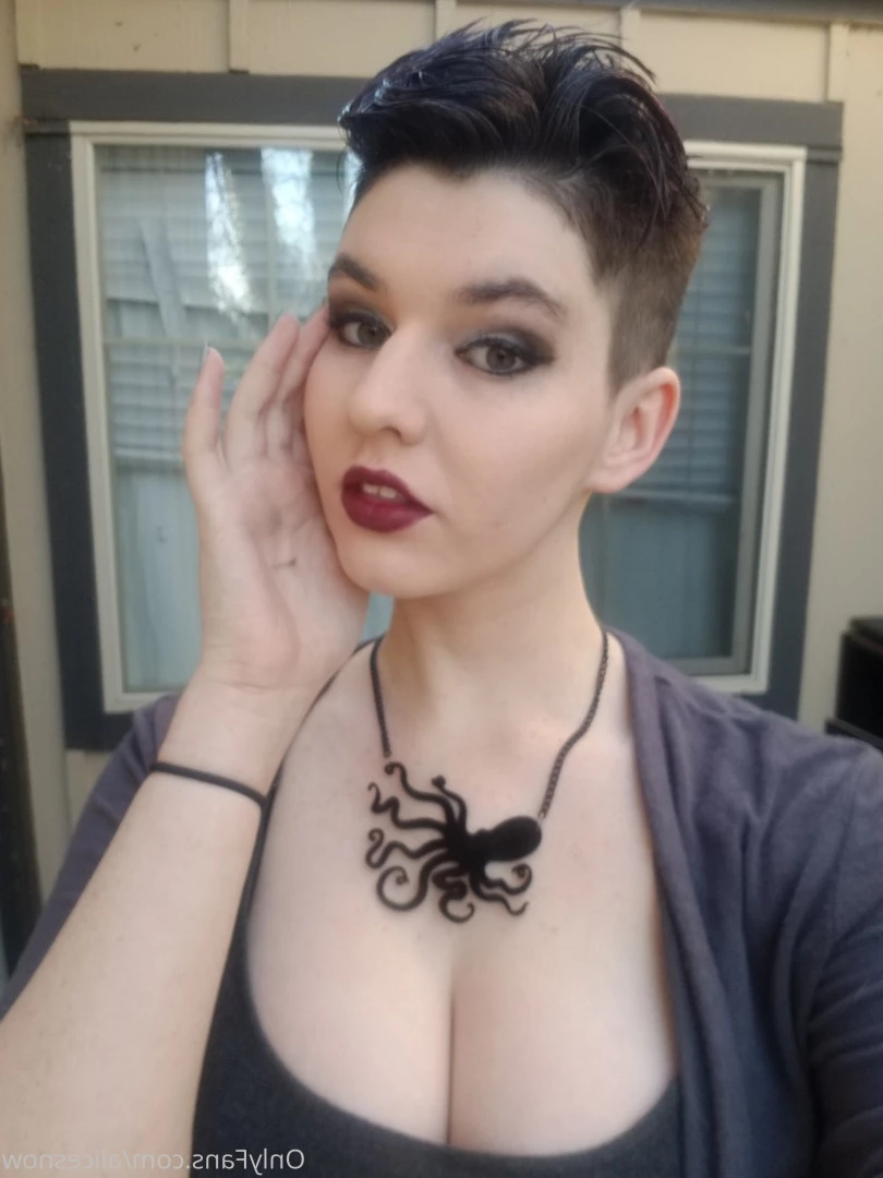 Alice ~ Big Tittied Goth Girlfriend [ alicesnow ] Onlyfans leaked photo 10001860 on Hotleaks.tv