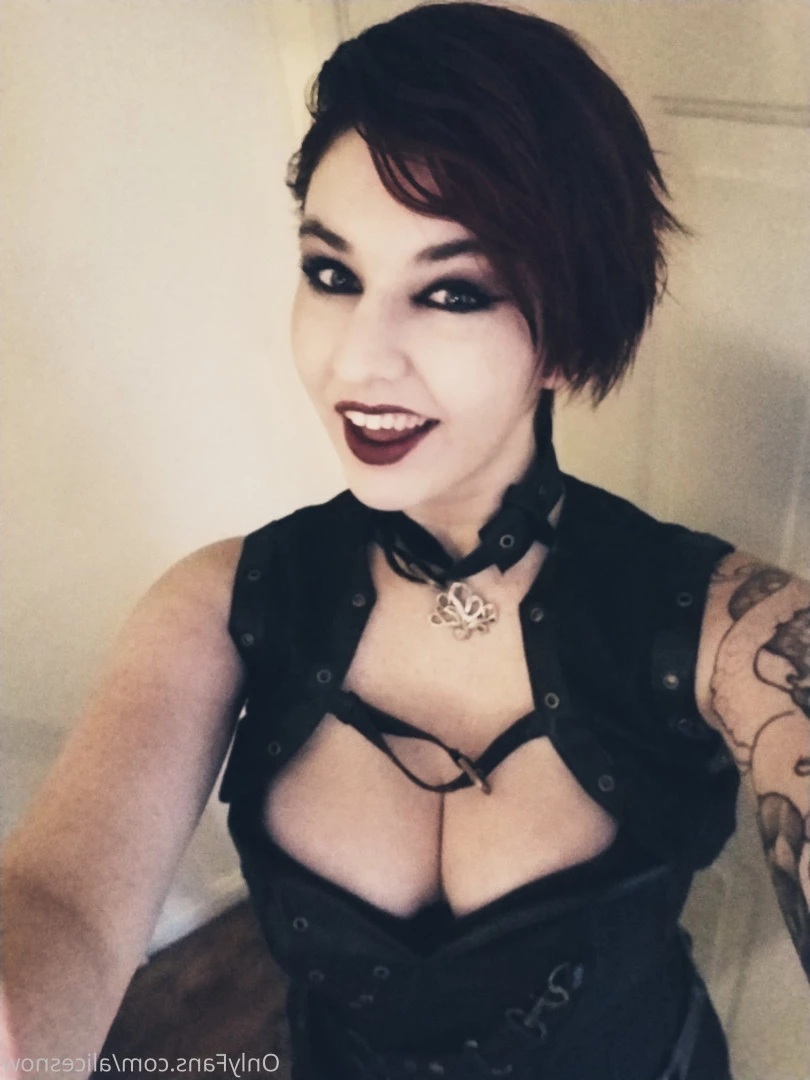 Alice ~ Big Tittied Goth Girlfriend [ alicesnow ] Onlyfans leaked photo 10002515 on Hotleaks.tv
