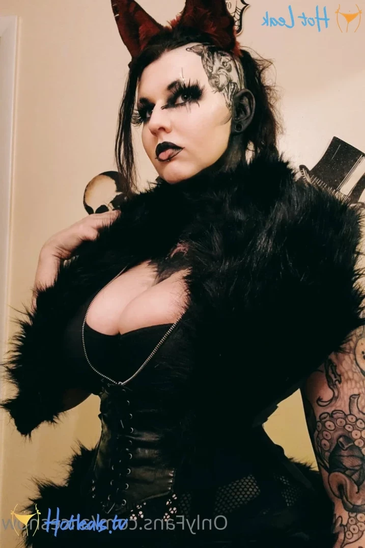 Alice ~ Big Tittied Goth Girlfriend [ alicesnow ] Onlyfans leaked photo 10911701 on Hotleaks.tv