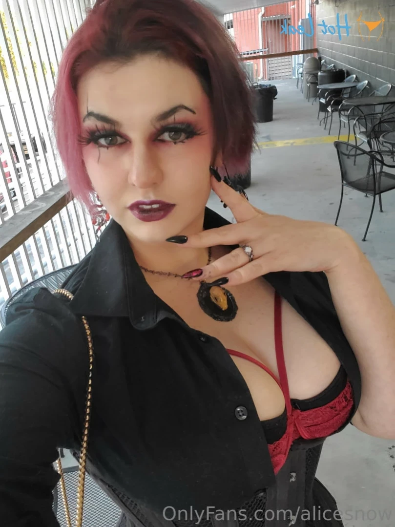 Alice ~ Big Tittied Goth Girlfriend [ alicesnow ] Onlyfans leaked photo 10944257 on Hotleaks.tv