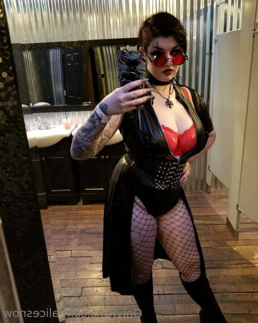 Alice ~ Big Tittied Goth Girlfriend [ alicesnow ] Onlyfans leaked photo 11035095 on Hotleaks.tv