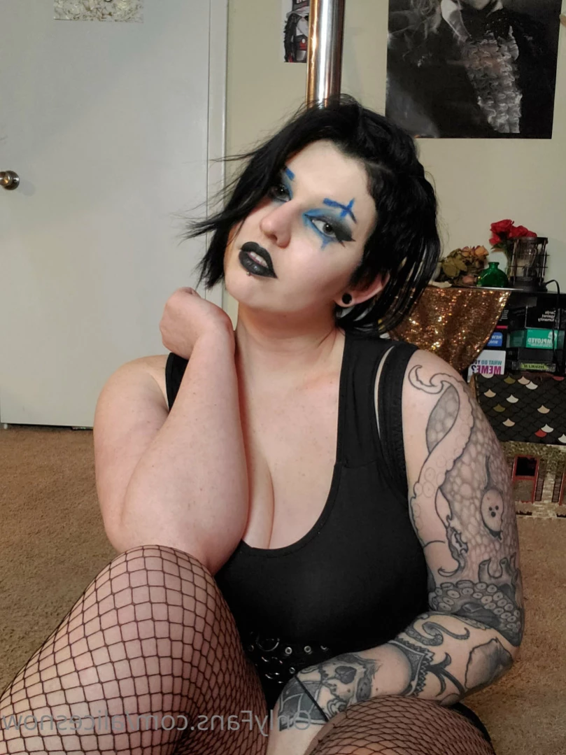 Alice ~ Big Tittied Goth Girlfriend [ alicesnow ] Onlyfans leaked photo 11037311 on Hotleaks.tv