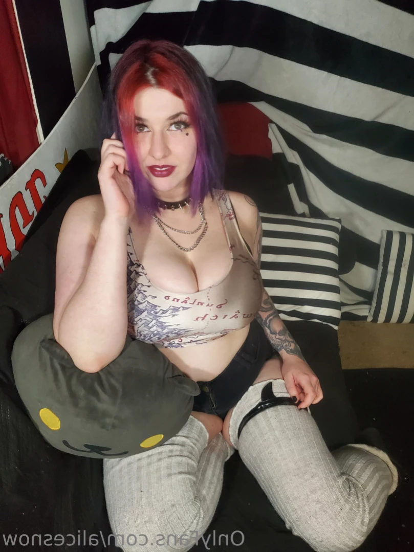 Alice ~ Big Tittied Goth Girlfriend [ alicesnow ] Onlyfans leaked photo 11638737 on Hotleaks.tv