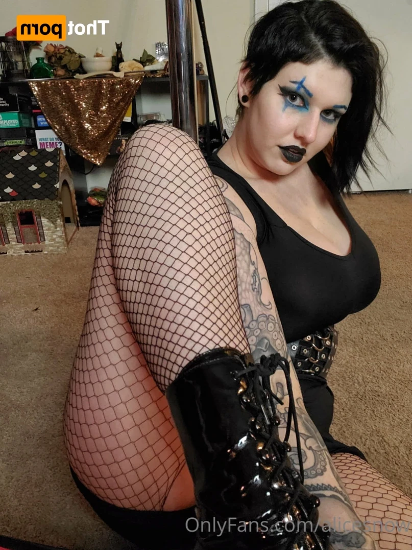 Alice ~ Big Tittied Goth Girlfriend [ alicesnow ] Onlyfans leaked photo 11654937 on Hotleaks.tv