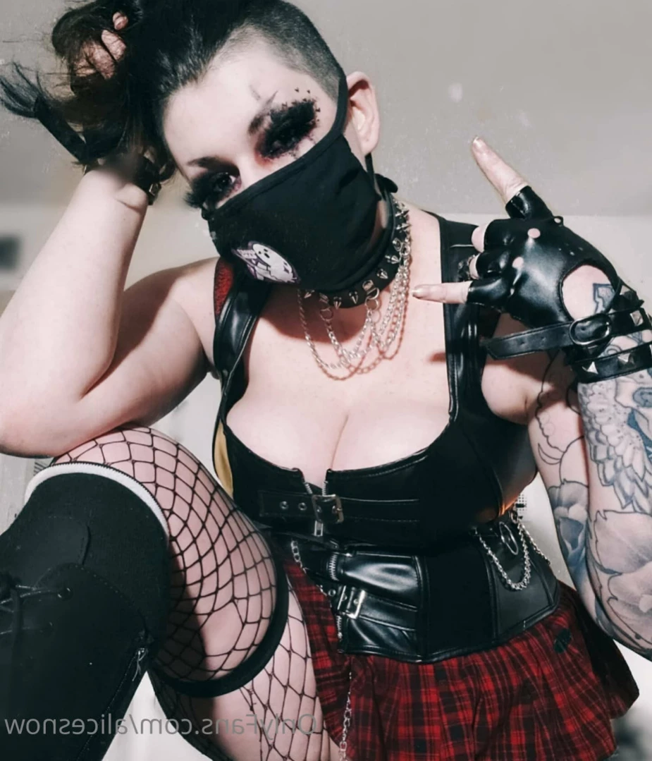 Alice ~ Big Tittied Goth Girlfriend [ alicesnow ] Onlyfans leaked photo 11658642 on Hotleaks.tv