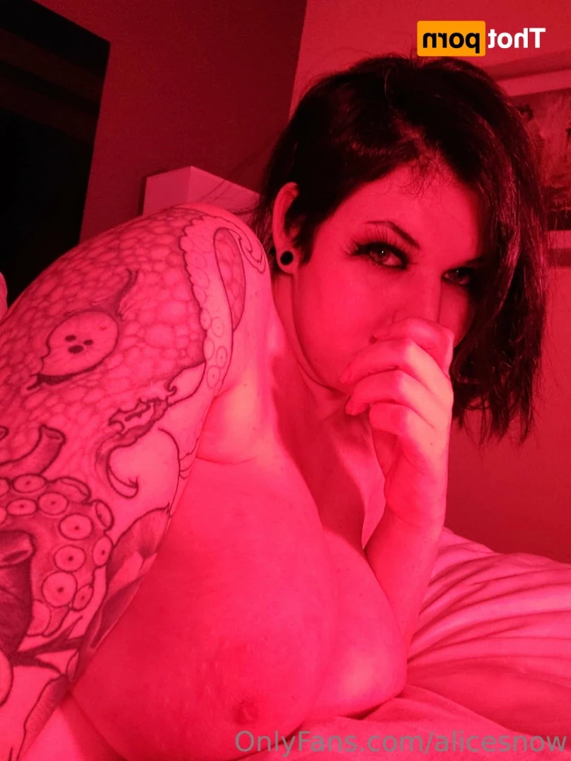 Alice ~ Big Tittied Goth Girlfriend [ alicesnow ] Onlyfans leaked photo 11664349 on Hotleaks.tv