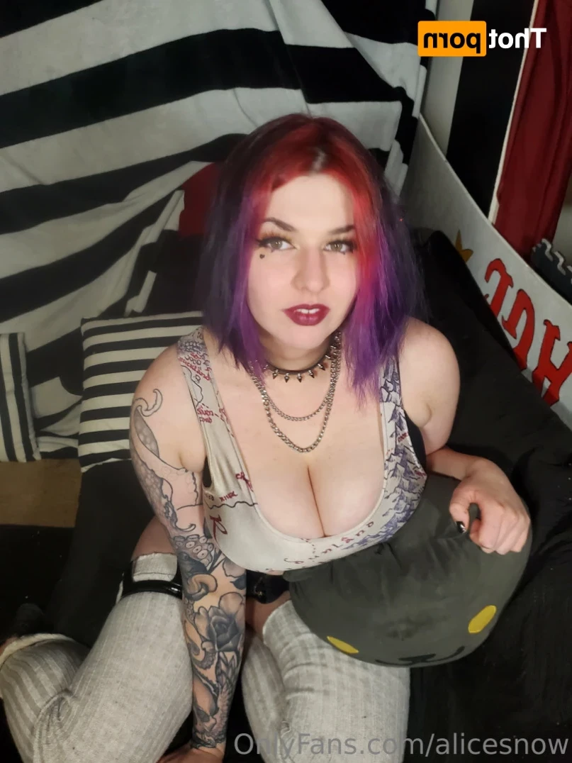 Alice ~ Big Tittied Goth Girlfriend [ alicesnow ] Onlyfans leaked photo 12126710 on Hotleaks.tv