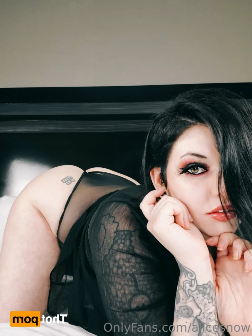 Alice ~ Big Tittied Goth Girlfriend [ alicesnow ] Onlyfans leaked photo 12425258 on Hotleaks.tv