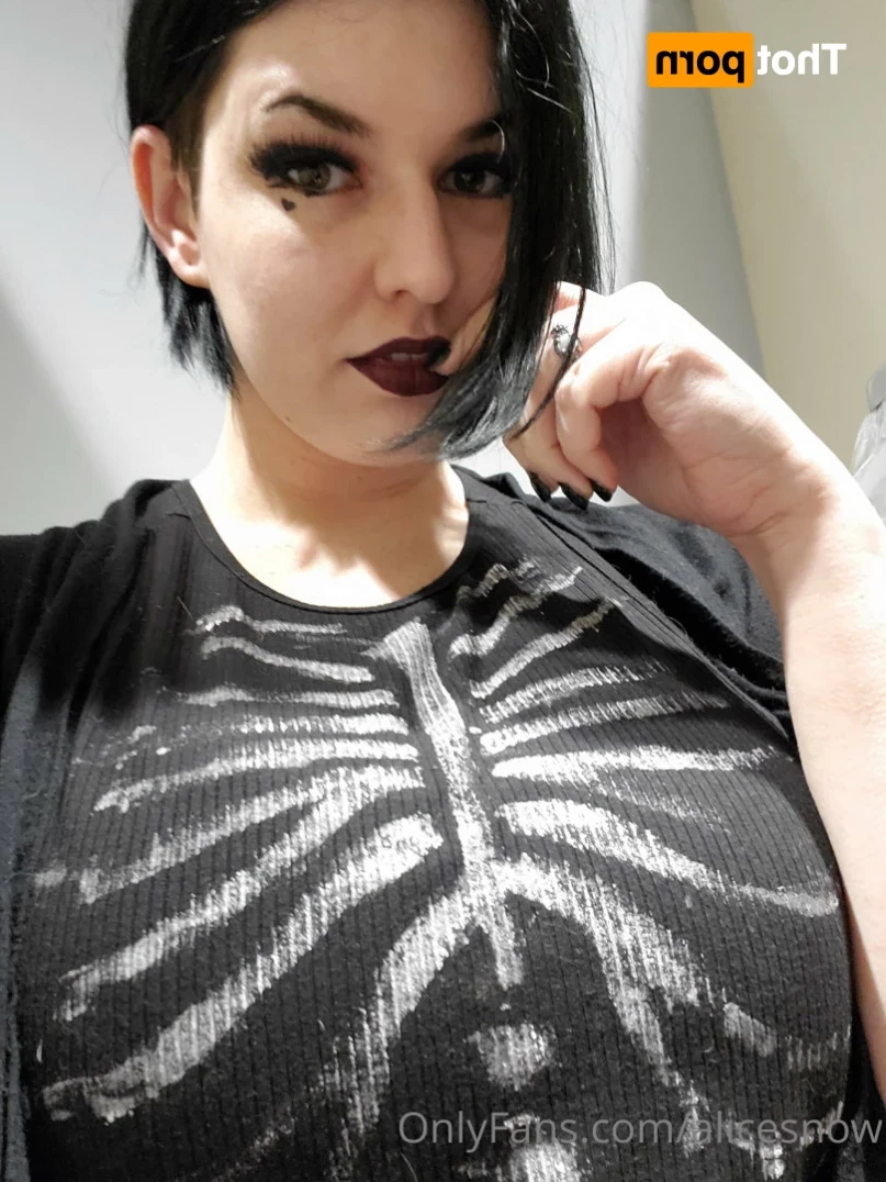 Alice ~ Big Tittied Goth Girlfriend [ alicesnow ] Onlyfans leaked photo 12726428 on Hotleaks.tv