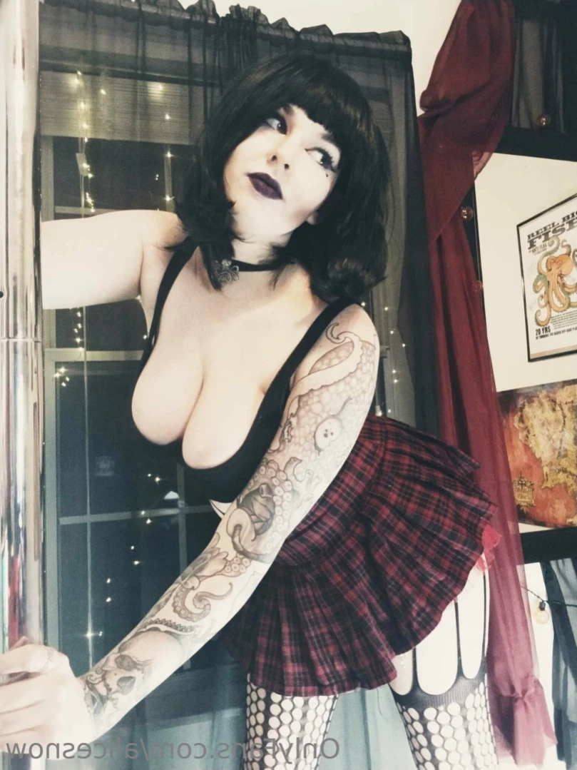 Alice ~ Big Tittied Goth Girlfriend [ alicesnow ] Onlyfans leaked photo 14194465 on Hotleaks.tv