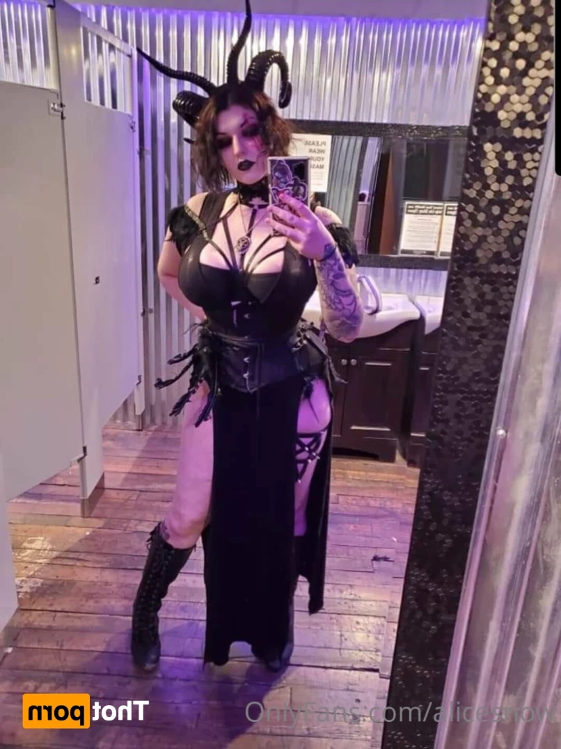 Alice ~ Big Tittied Goth Girlfriend [ alicesnow ] Onlyfans leaked photo 14845522 on Hotleaks.tv