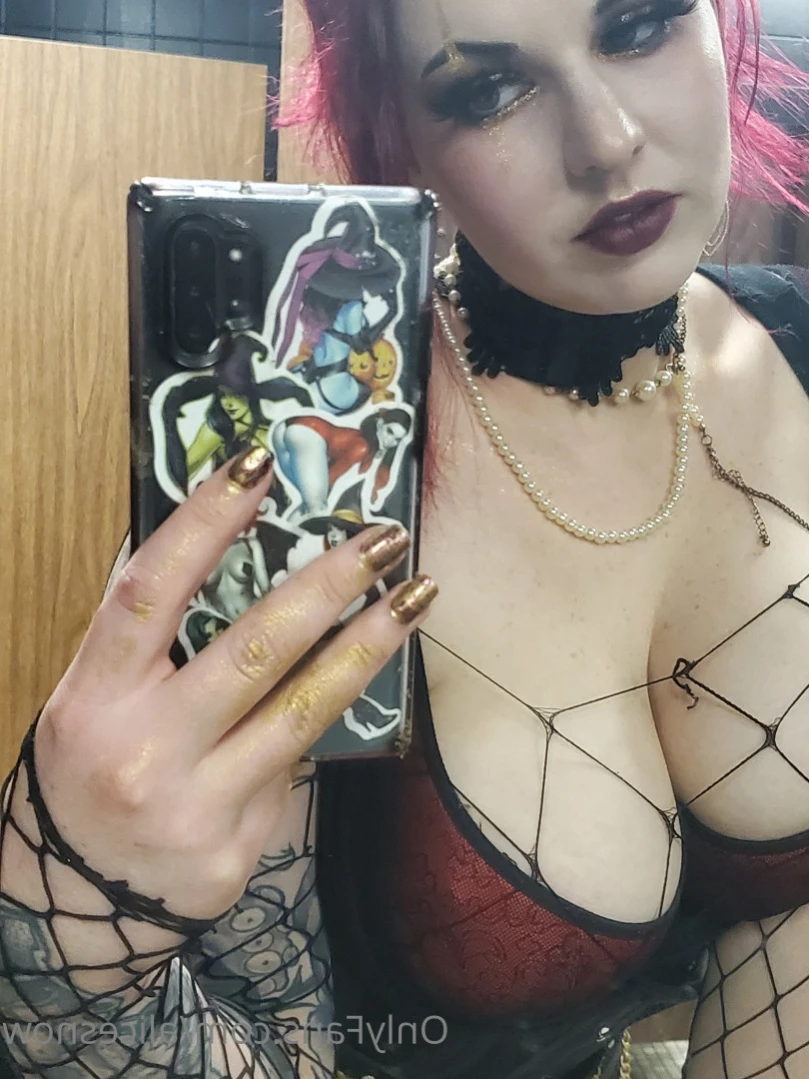 Alice ~ Big Tittied Goth Girlfriend [ alicesnow ] Onlyfans leaked photo 14864715 on Hotleaks.tv