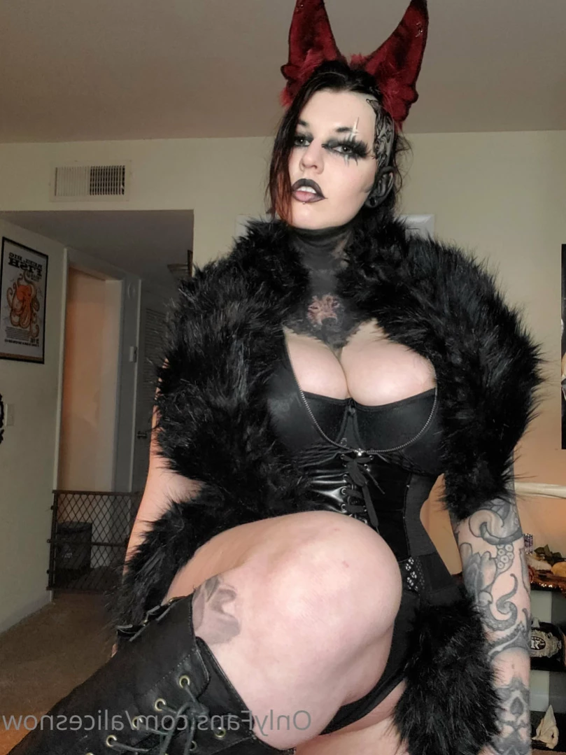 Alice ~ Big Tittied Goth Girlfriend [ alicesnow ] Onlyfans leaked photo 14902082 on Hotleaks.tv