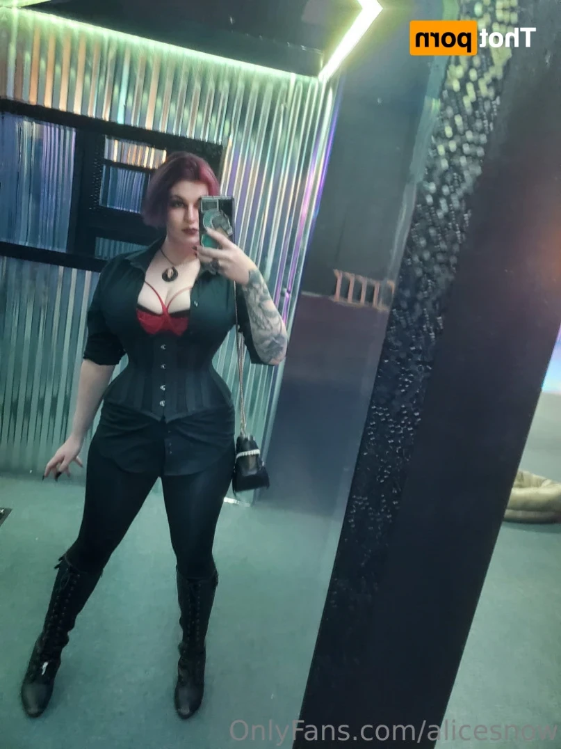Alice ~ Big Tittied Goth Girlfriend [ alicesnow ] Onlyfans leaked photo 14911427 on Hotleaks.tv