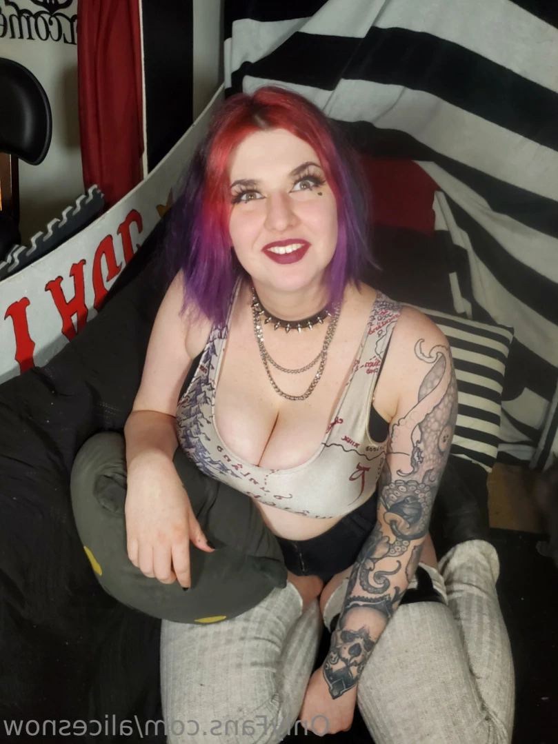 Alice ~ Big Tittied Goth Girlfriend [ alicesnow ] Onlyfans leaked photo 14924874 on Hotleaks.tv