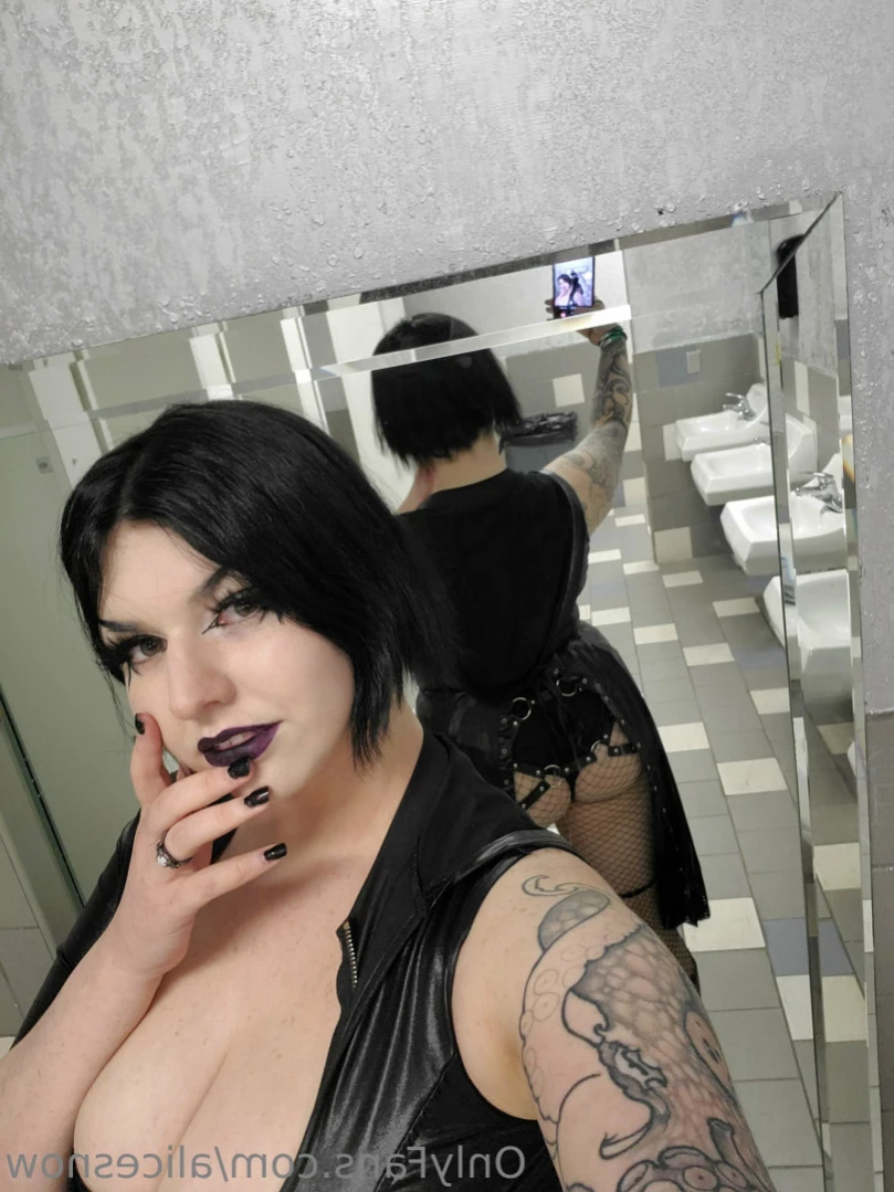 Alice ~ Big Tittied Goth Girlfriend [ alicesnow ] Onlyfans leaked photo 14926949 on Hotleaks.tv