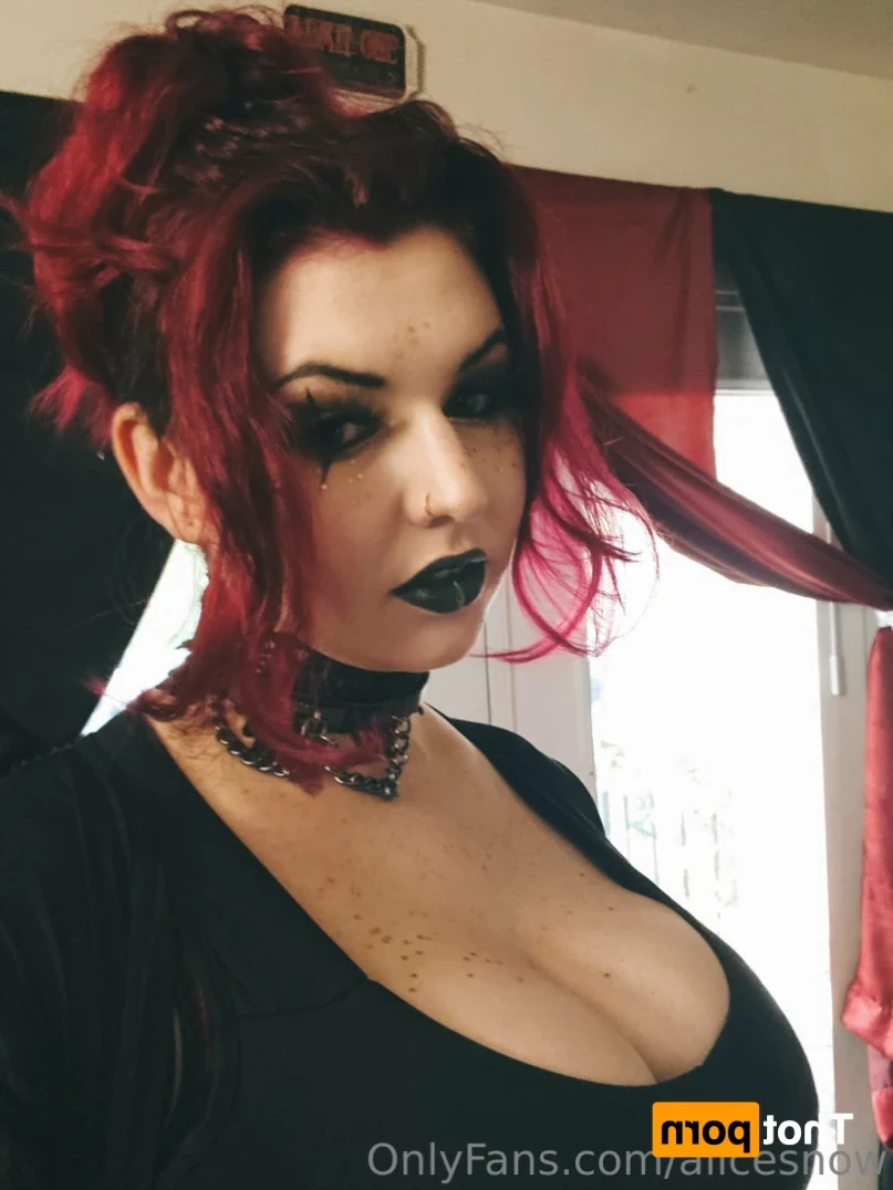 Alice ~ Big Tittied Goth Girlfriend [ alicesnow ] Onlyfans leaked photo 14930351 on Hotleaks.tv