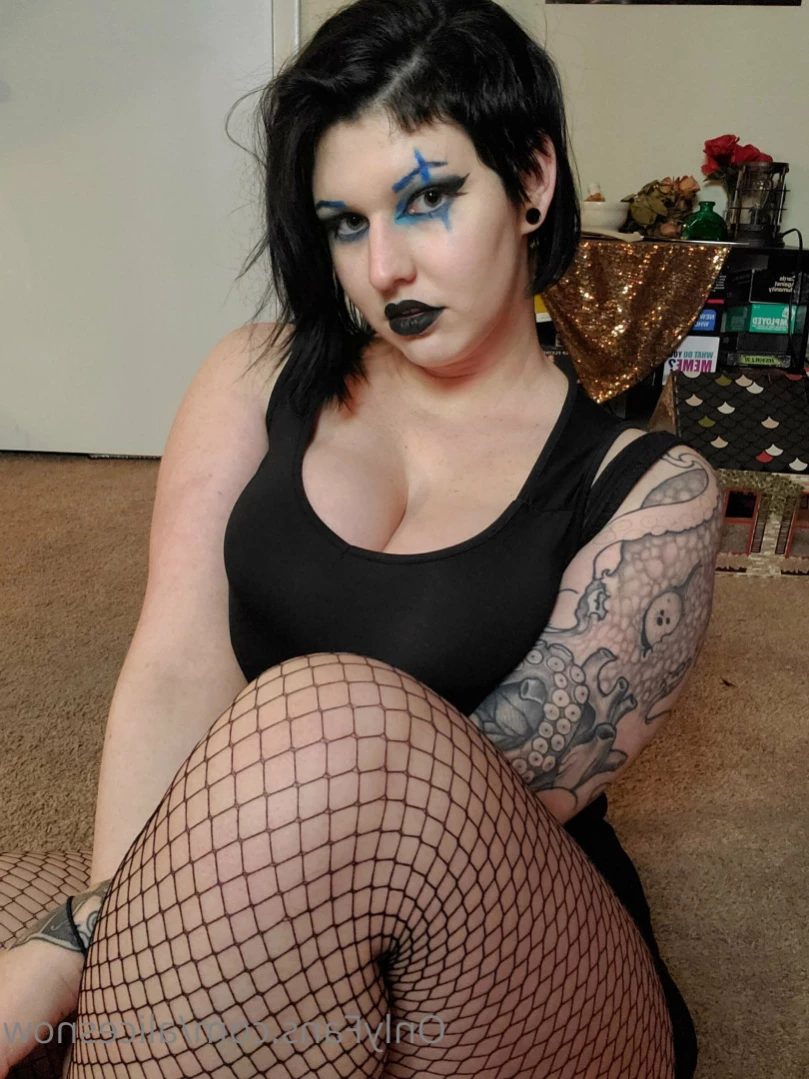 Alice ~ Big Tittied Goth Girlfriend [ alicesnow ] Onlyfans leaked photo 16015948 on Hotleaks.tv