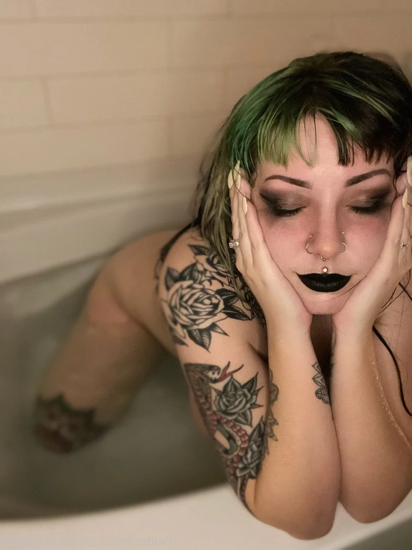 𝕭𝖗𝖆𝖙𝖙𝖞 𝕶𝖆𝖞𝖑𝖆 🥀 [ brattykayla666 ] Onlyfans leaked photo 202286 on Hotleaks.tv