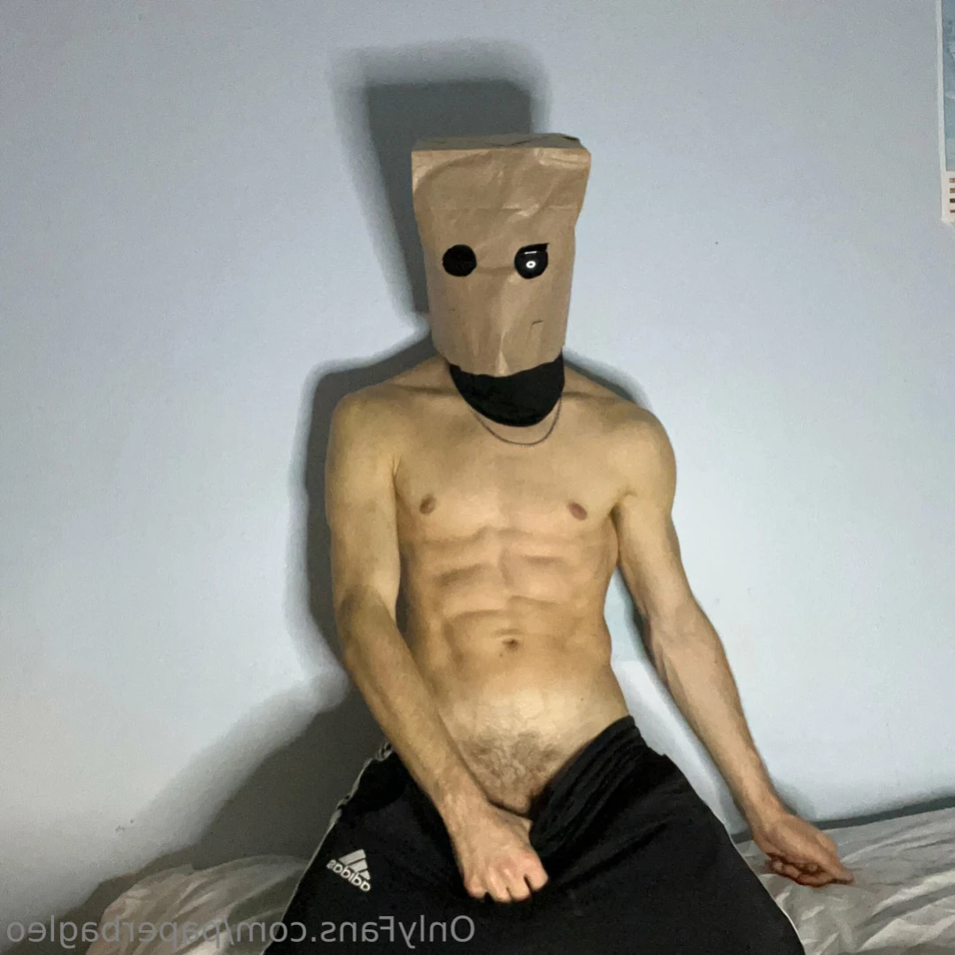 Paper Bag Leo [ paperbagleo ] Onlyfans leaked photo 14828128 on Hotleaks.tv