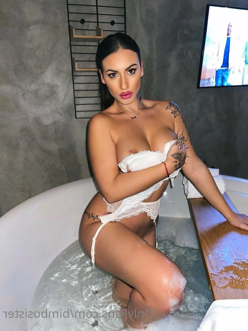 𝐁𝐈𝐌𝐁𝐎 𝐒𝐈𝐒𝐓𝐄𝐑 👧🏼 [ bimbosister ] Onlyfans leaked photo 13232431 on Hotleaks.tv