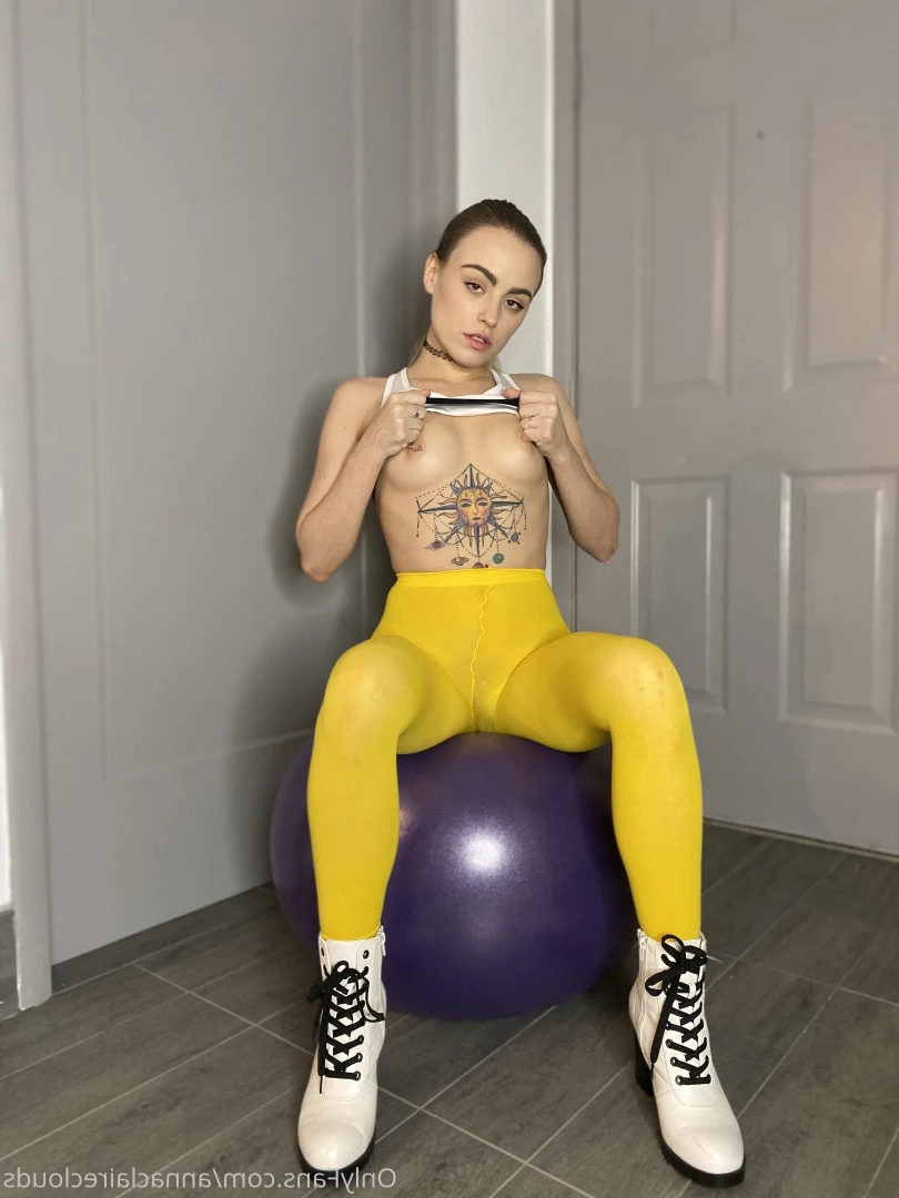 Anna Claire Clouds [ annaclaireclouds ] Onlyfans leaked photo 9904496 on Hotleaks.tv