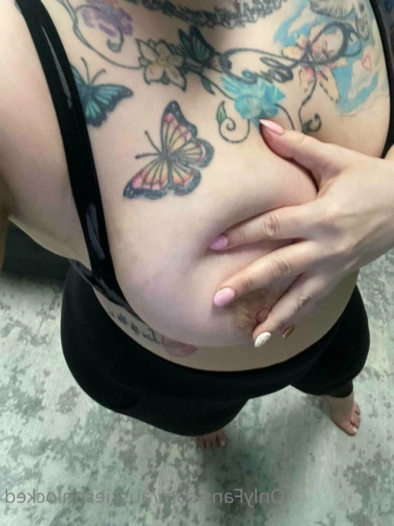 Naughty Aussies💦𝐒𝐐𝐔𝐈𝐑𝐓 𝐐𝐔𝐄𝐄𝐍𝐒 [ aussiesunlocked ] Onlyfans leaked photo 3789820 on Hotleaks.tv