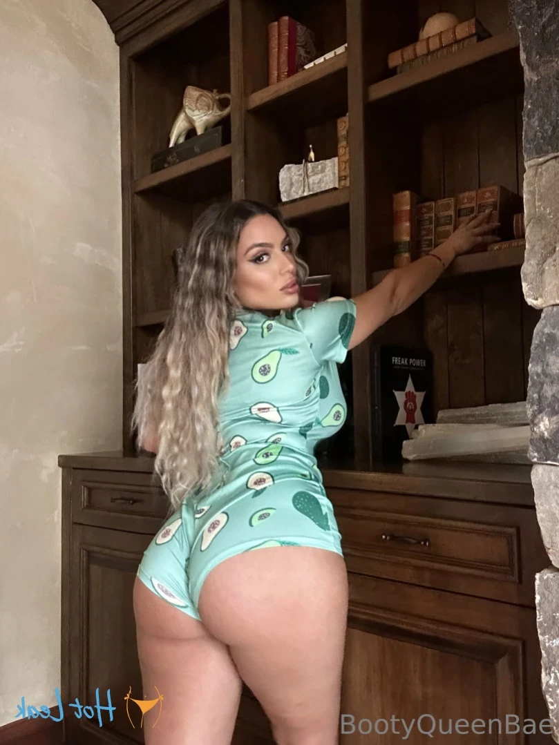 araqueenbae [ bootyqueenbae ] Onlyfans leaked photo 15260972 on Hotleaks.tv
