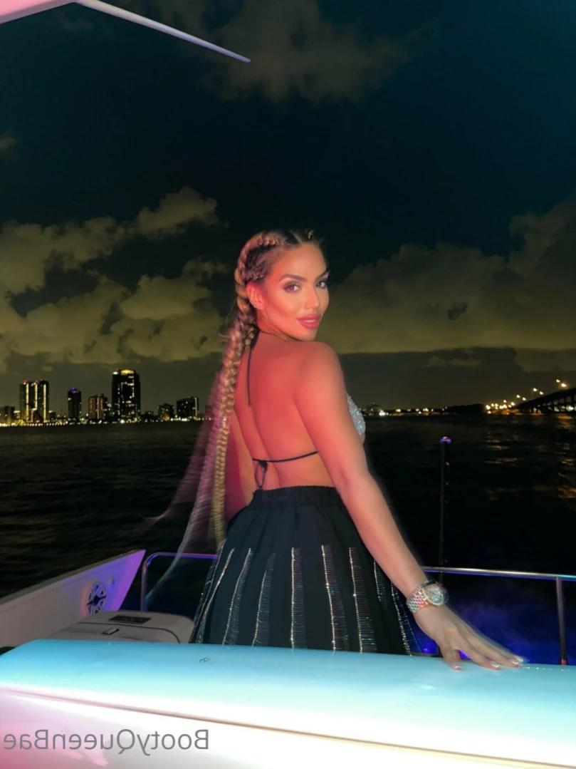 araqueenbae [ bootyqueenbae ] Onlyfans leaked photo 15261389 on Hotleaks.tv