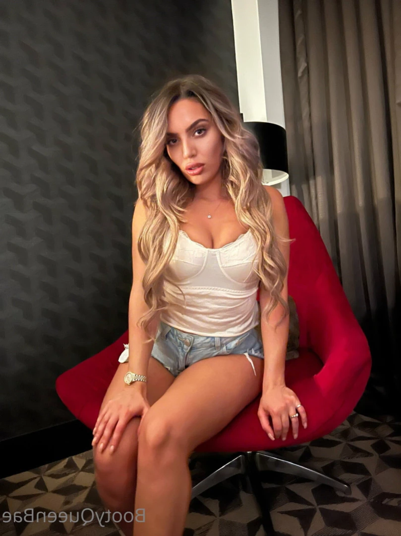 araqueenbae [ bootyqueenbae ] Onlyfans leaked photo 15422923 on Hotleaks.tv