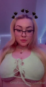 10657352