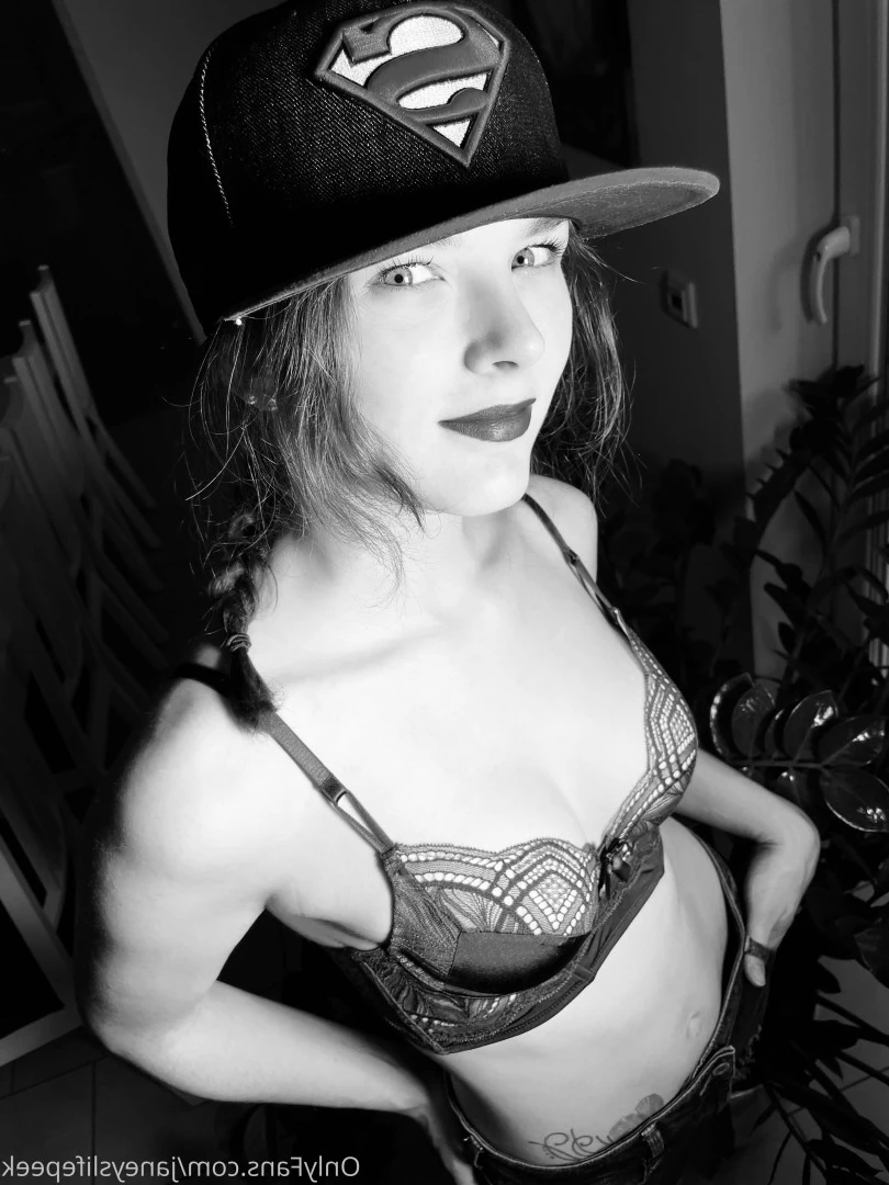 Janey's Life Peek [ janeyslifepeek ] Onlyfans leaked photo 14831811 on Hotleaks.tv
