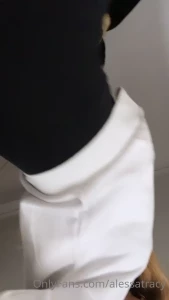 10652183