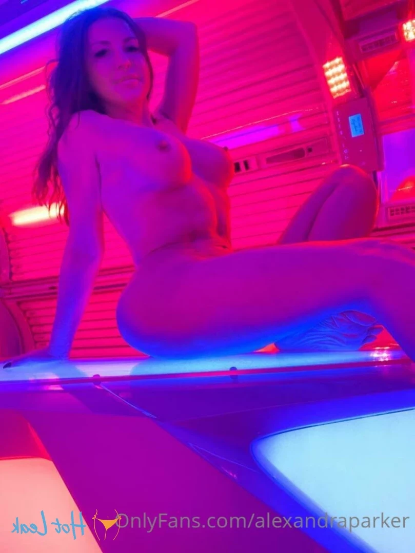 #1 SEXTNG HOTWIFE [ alexandraparker ] Onlyfans leaked photo 14501694 on Hotleaks.tv