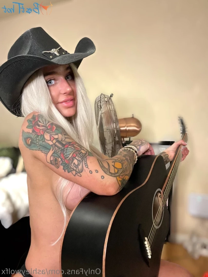 Ashley [ ashleywolfx ] Onlyfans leaked photo 18588809 on Hotleaks.tv