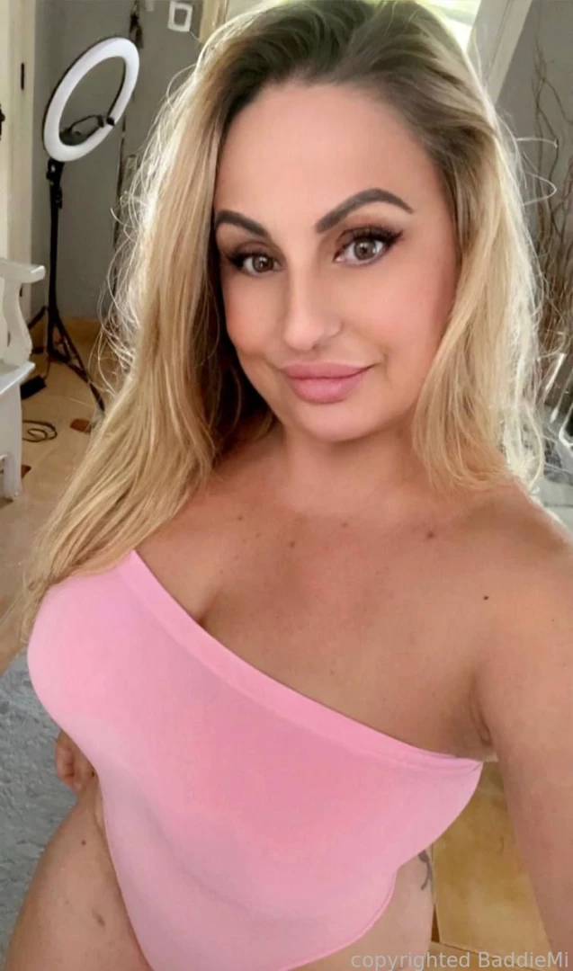 𝗖𝗮𝗹𝗹 𝗢𝗳 𝗕𝗼𝗼𝘁𝘆 🍑 [ baddiemi ] Onlyfans leaked photo 18523932 on Hotleaks.tv