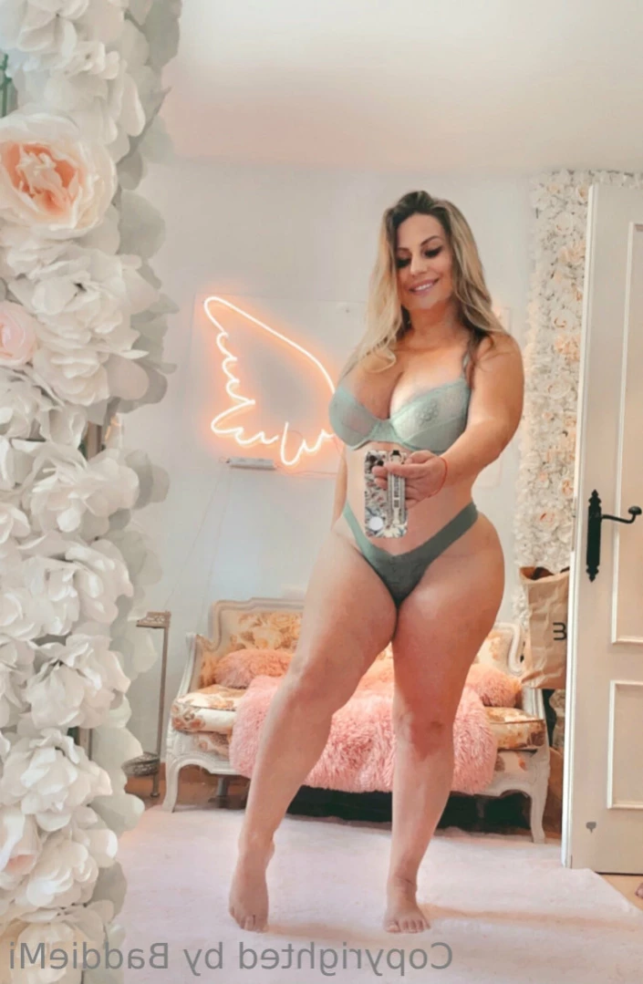 𝗖𝗮𝗹𝗹 𝗢𝗳 𝗕𝗼𝗼𝘁𝘆 🍑 [ baddiemi ] Onlyfans leaked photo 14281151 on Hotleaks.tv