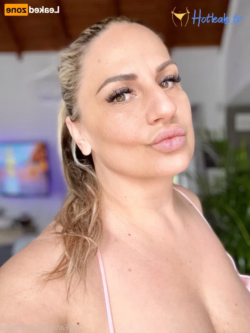 𝗖𝗮𝗹𝗹 𝗢𝗳 𝗕𝗼𝗼𝘁𝘆 🍑 [ baddiemi ] Onlyfans leaked photo 14653200 on Hotleaks.tv
