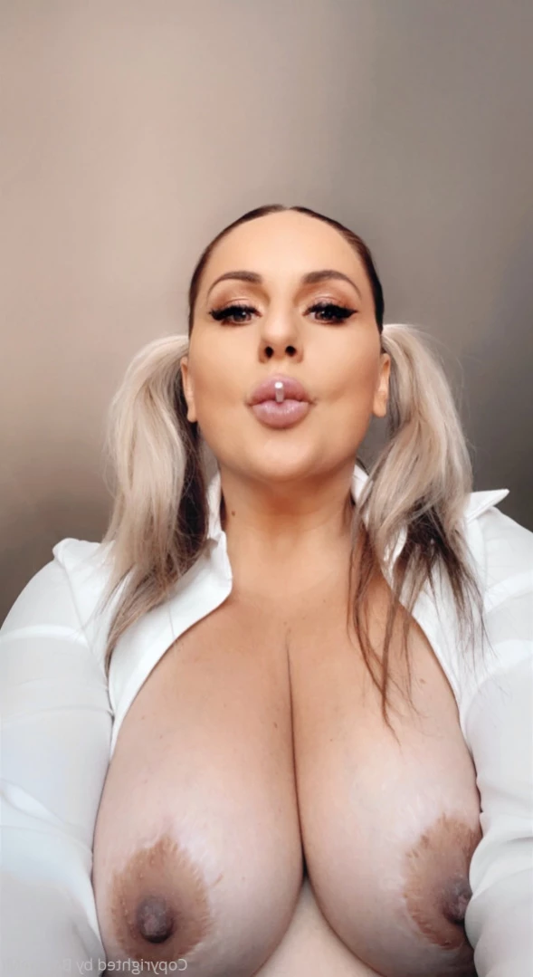 𝗖𝗮𝗹𝗹 𝗢𝗳 𝗕𝗼𝗼𝘁𝘆 🍑 [ baddiemi ] Onlyfans leaked photo 14653517 on Hotleaks.tv