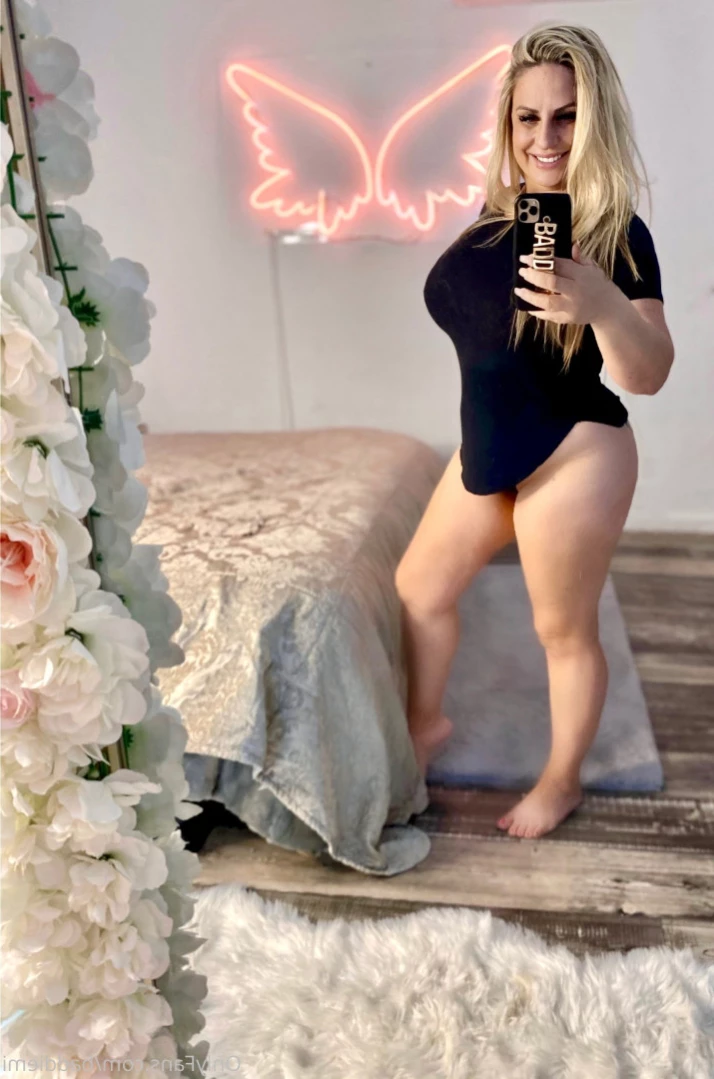 𝗖𝗮𝗹𝗹 𝗢𝗳 𝗕𝗼𝗼𝘁𝘆 🍑 [ baddiemi ] Onlyfans leaked photo 14661596 on Hotleaks.tv