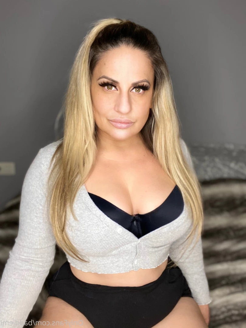 𝗖𝗮𝗹𝗹 𝗢𝗳 𝗕𝗼𝗼𝘁𝘆 🍑 [ baddiemi ] Onlyfans leaked photo 14721929 on Hotleaks.tv
