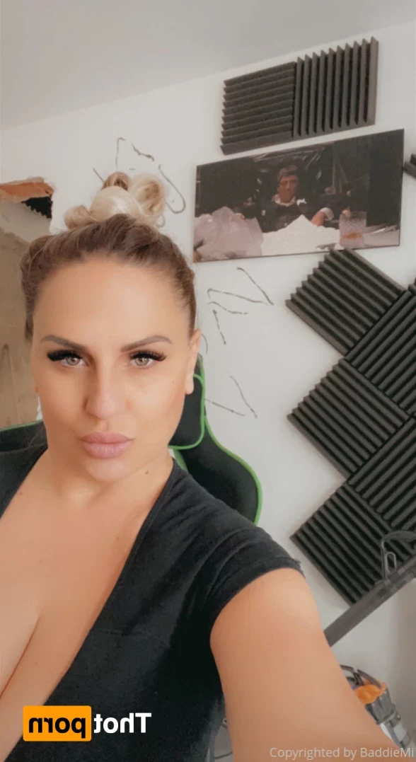 𝗖𝗮𝗹𝗹 𝗢𝗳 𝗕𝗼𝗼𝘁𝘆 🍑 [ baddiemi ] Onlyfans leaked photo 15520862 on Hotleaks.tv