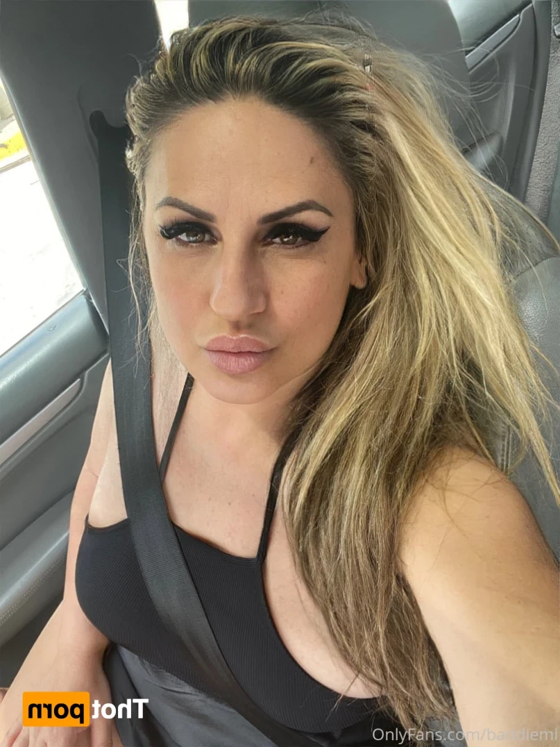 𝗖𝗮𝗹𝗹 𝗢𝗳 𝗕𝗼𝗼𝘁𝘆 🍑 [ baddiemi ] Onlyfans leaked photo 16199429 on Hotleaks.tv